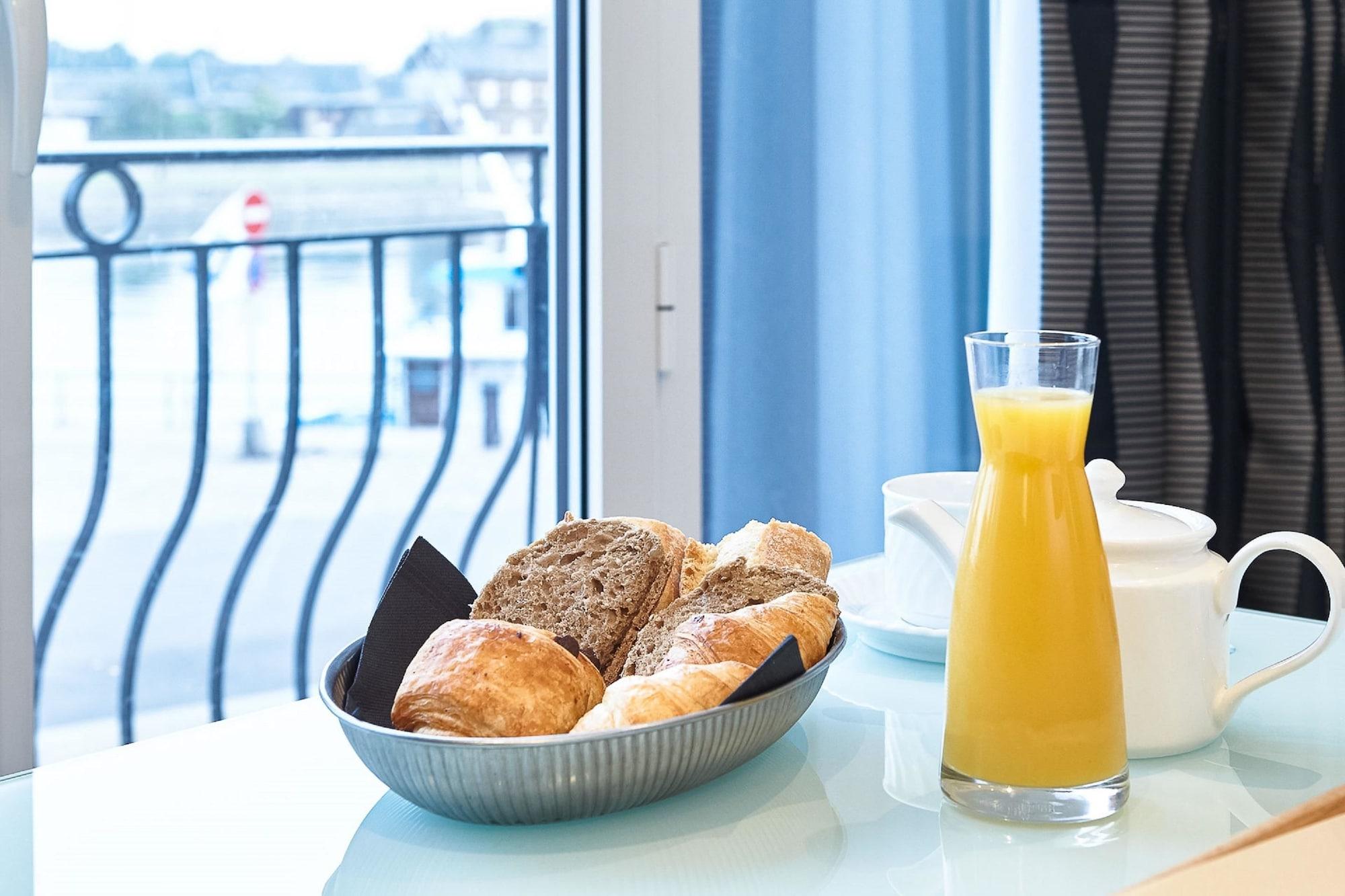 Best Western Le Cheval Blanc -Vue Sur Le Port-Plein Centre Ville Honfleur Esterno foto