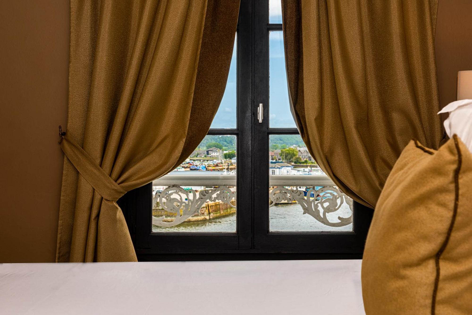 Best Western Le Cheval Blanc -Vue Sur Le Port-Plein Centre Ville Honfleur Esterno foto