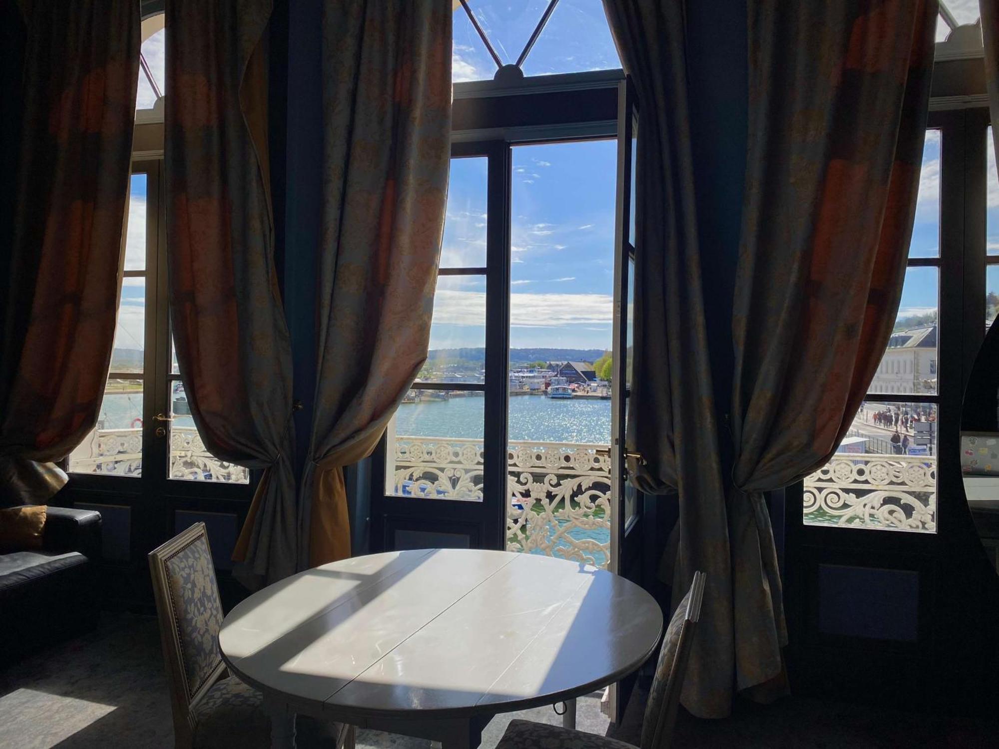 Best Western Le Cheval Blanc -Vue Sur Le Port-Plein Centre Ville Honfleur Esterno foto