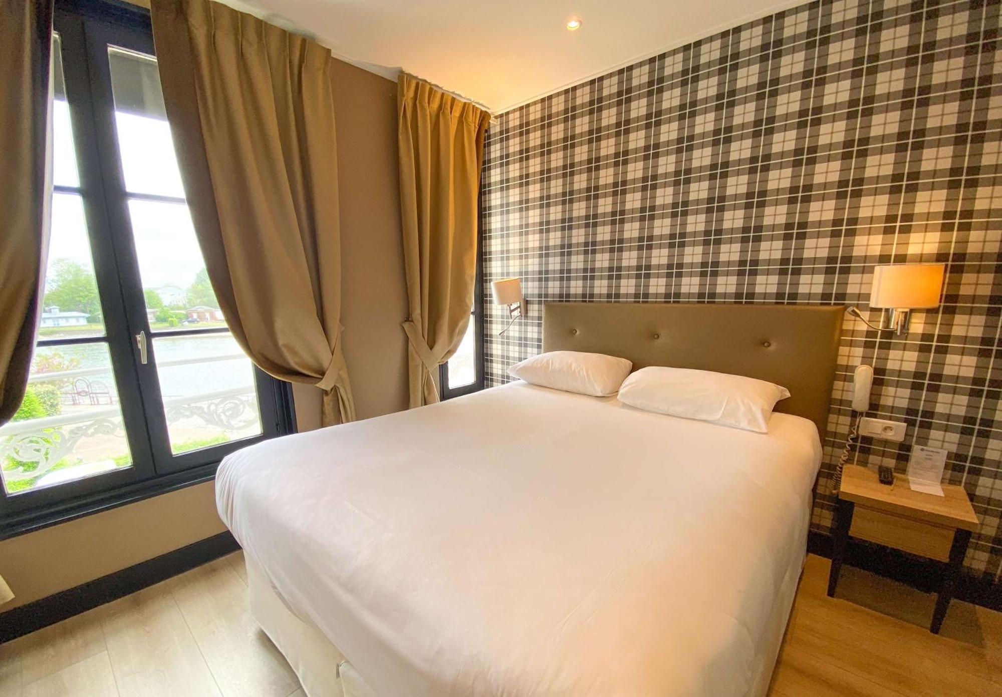 Best Western Le Cheval Blanc -Vue Sur Le Port-Plein Centre Ville Honfleur Esterno foto